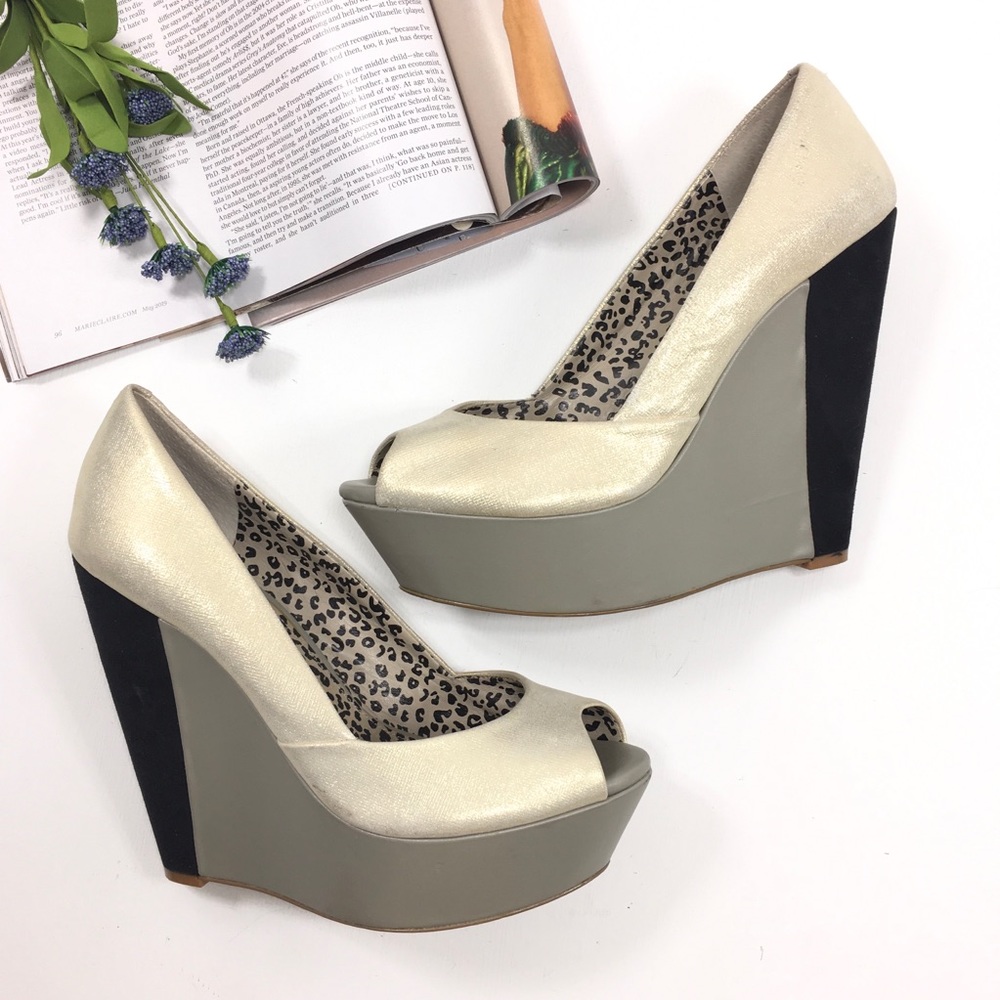 Jessica Simpson | Gold Black Color Block Wedges